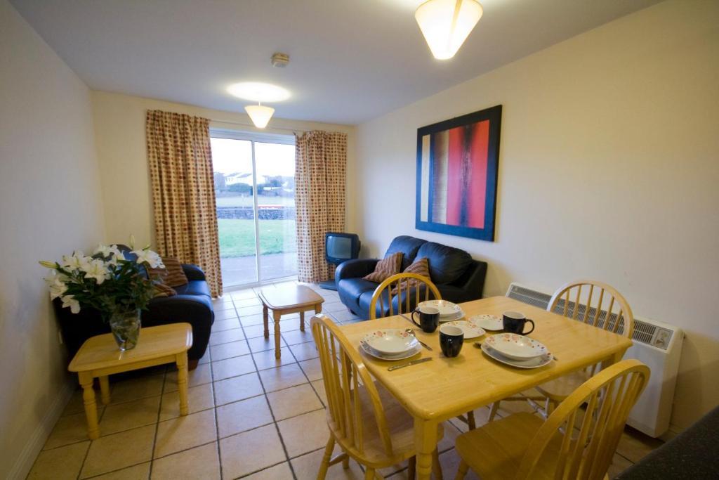 Dunaras Holiday Village Galway Room photo